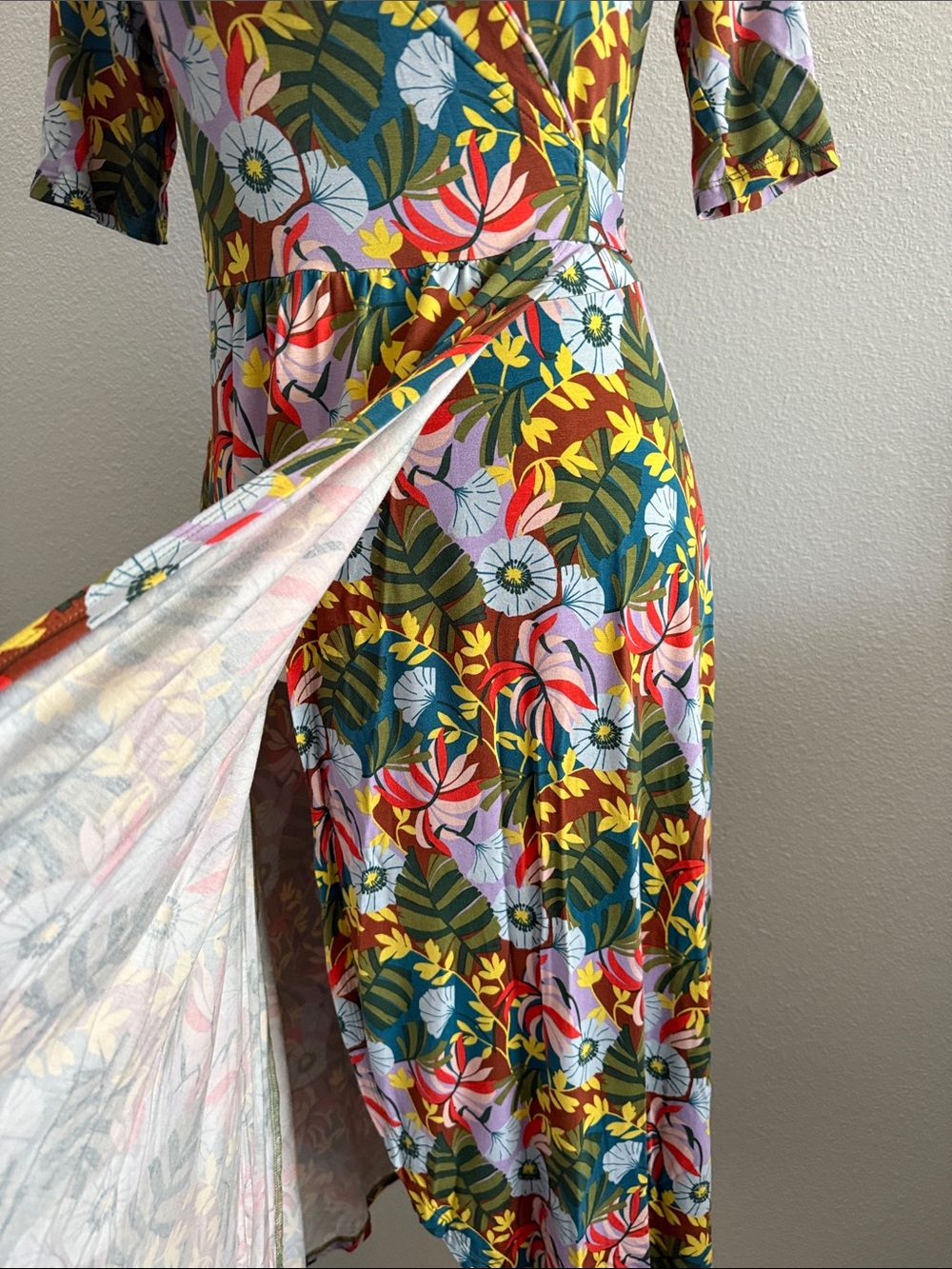 Boden Floral Faux Wrap Midi Dress | Tropical Print Tie Waist | US 4R - Picture 4 of 8